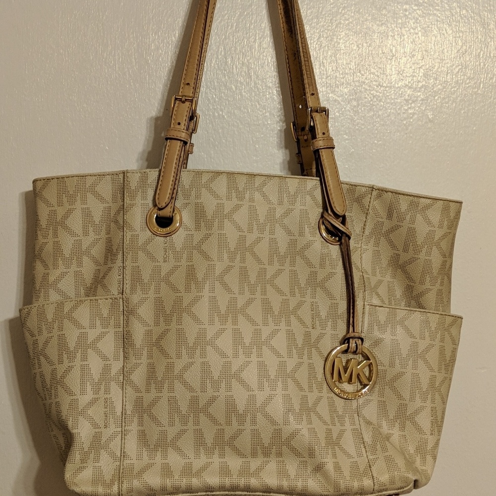 Michael Kors Monogram JetSet Tote